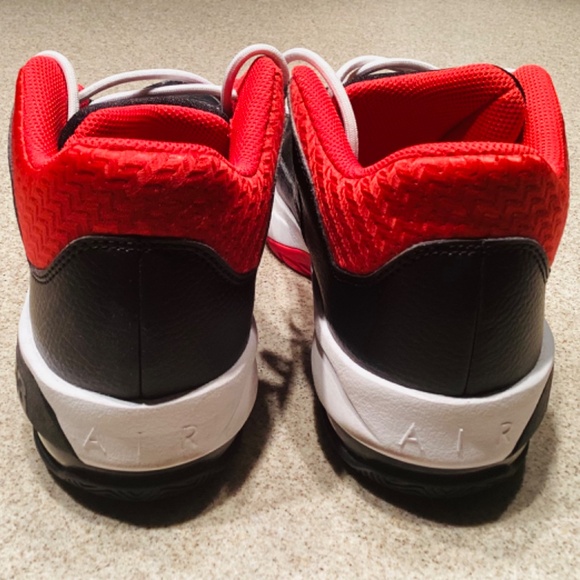 Air Jordan Basketball Shoes - Picture 3 of 6